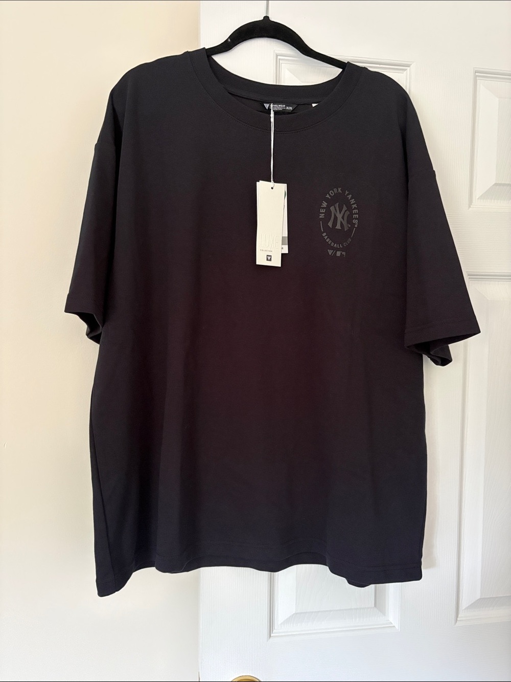 NY Yankees Black Short Sleeve Logo Tee